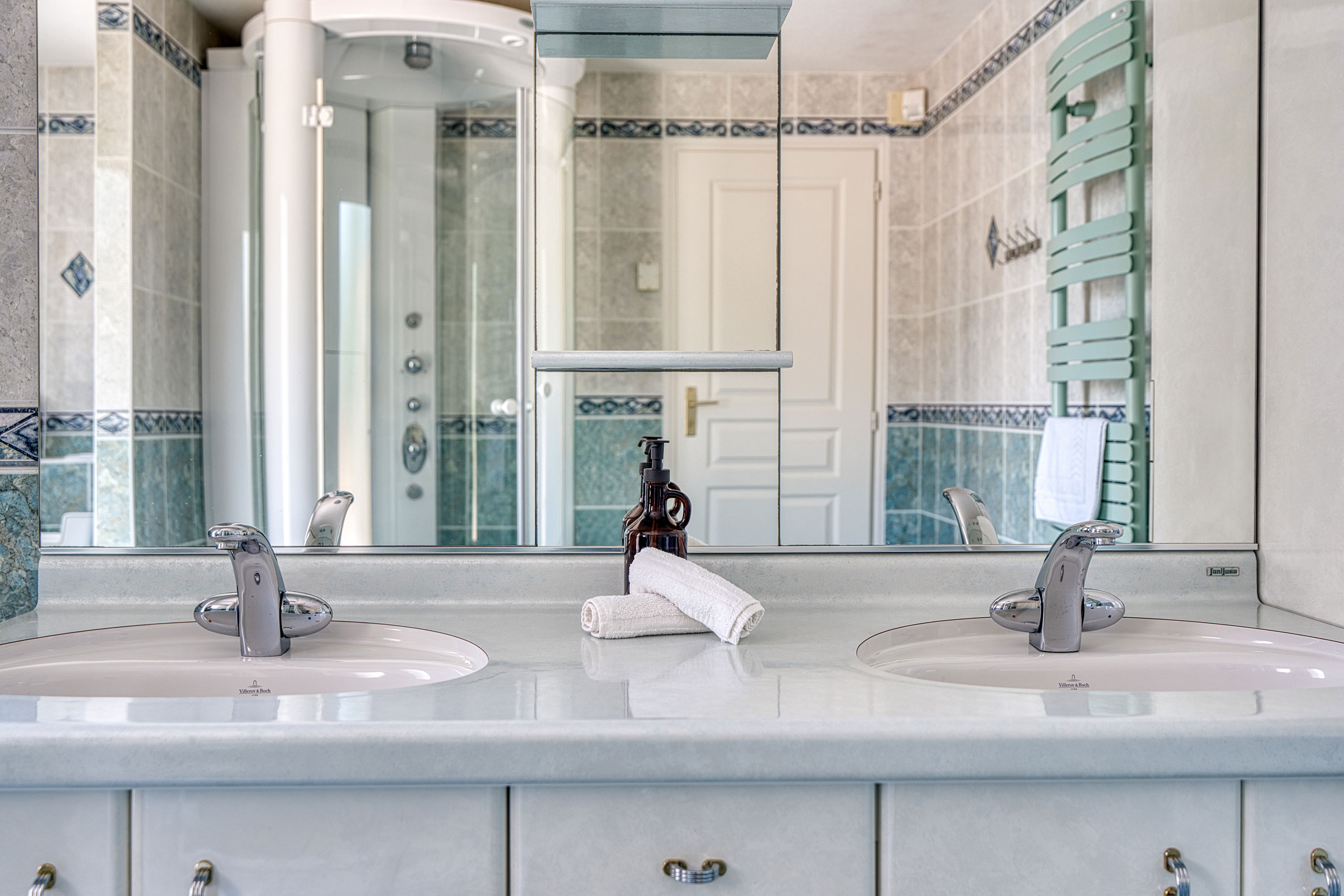 Salle de douche villa haut du lac