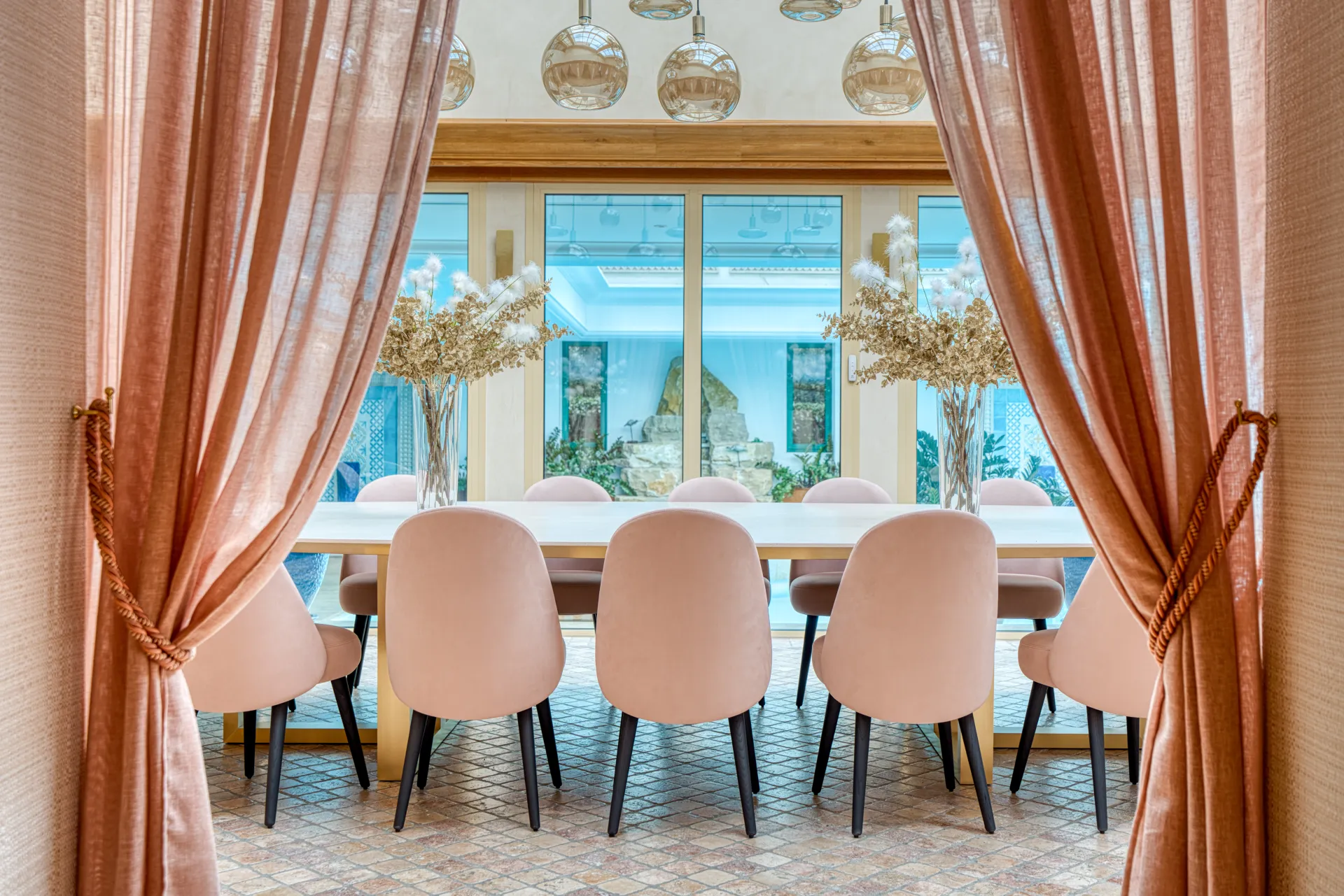 Espace Repas avec Vue Piscine