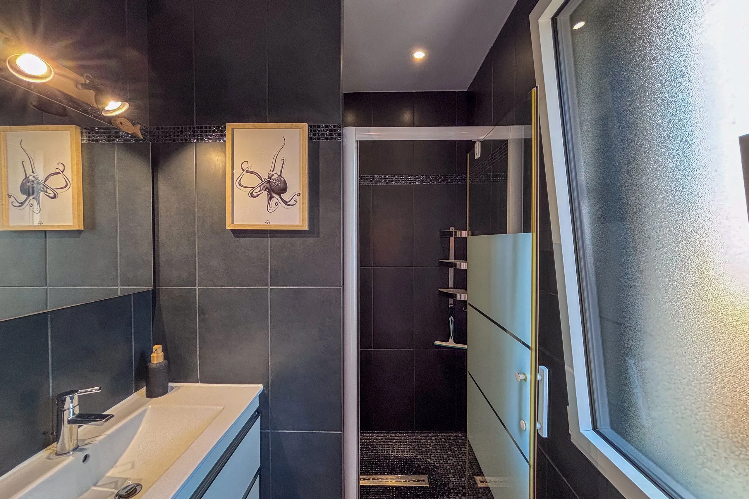 conciergerie clefs de l'océan location de villa en vendee villa terra nova landevieille salle de douche suite parentale