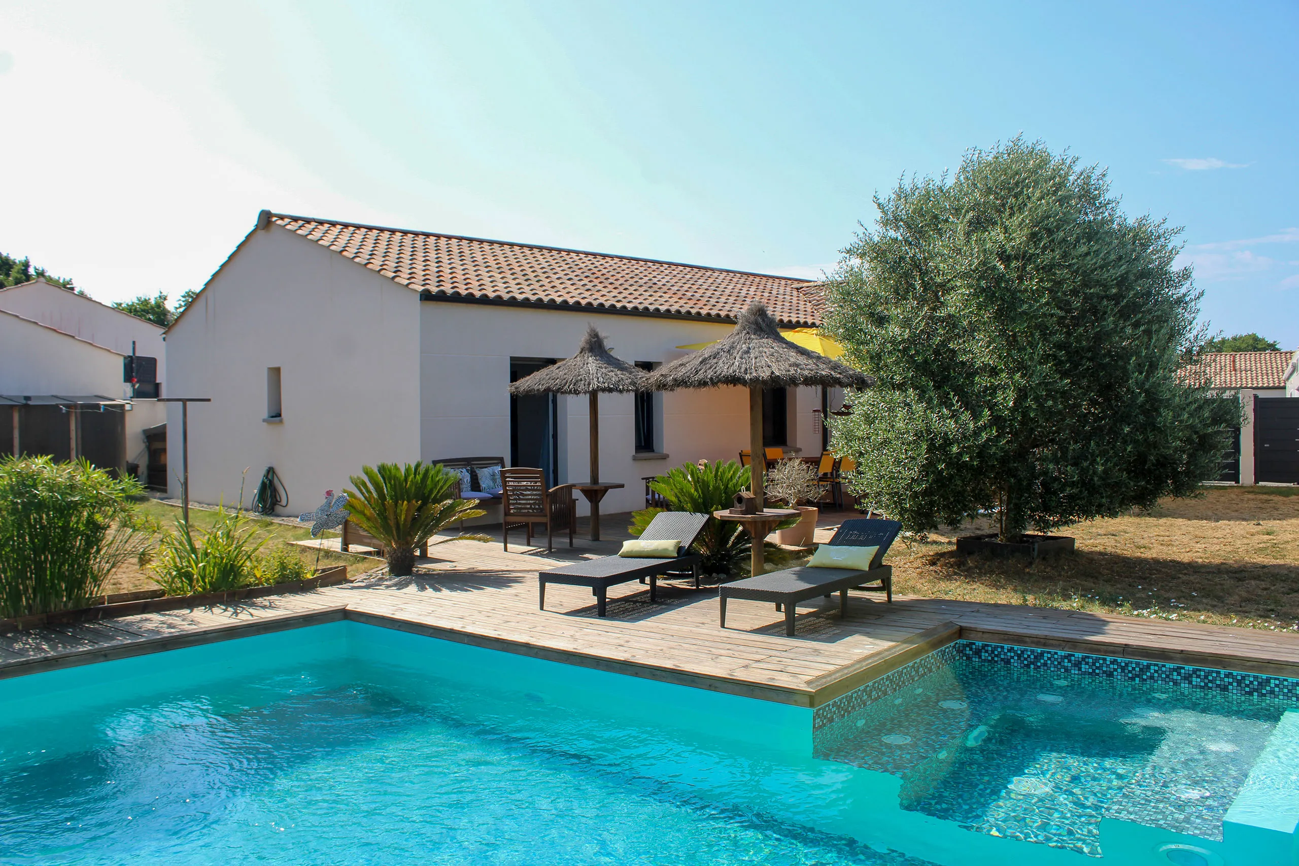 conciergerie clefs de l'océan location de villa en vendee villa terra nova landevieille piscine extérieur avec jacuzzi