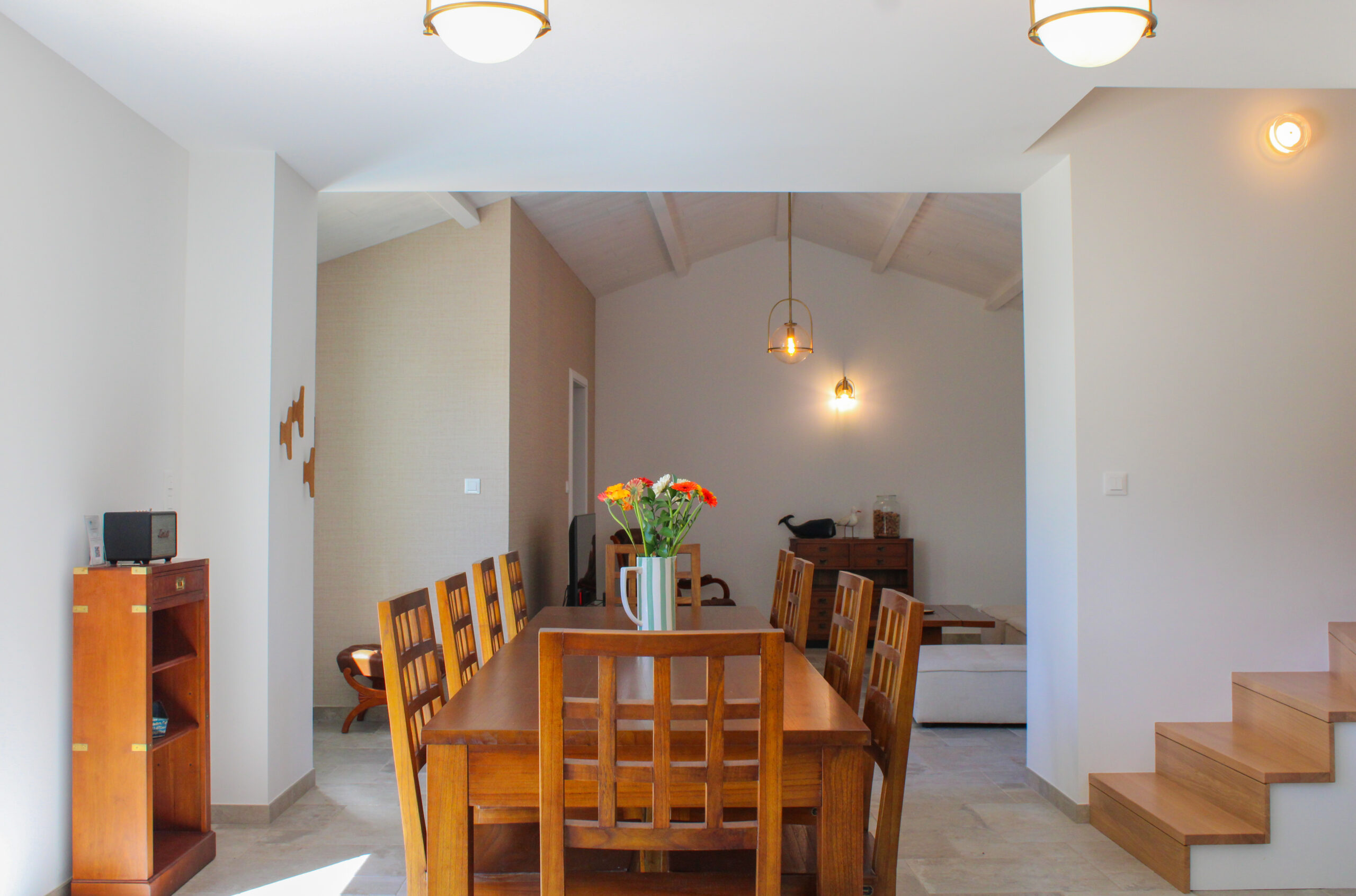 La salle à manger de la Villa Ker Tesson pour votre séjour à l'Ile D'Yeu en Vendée